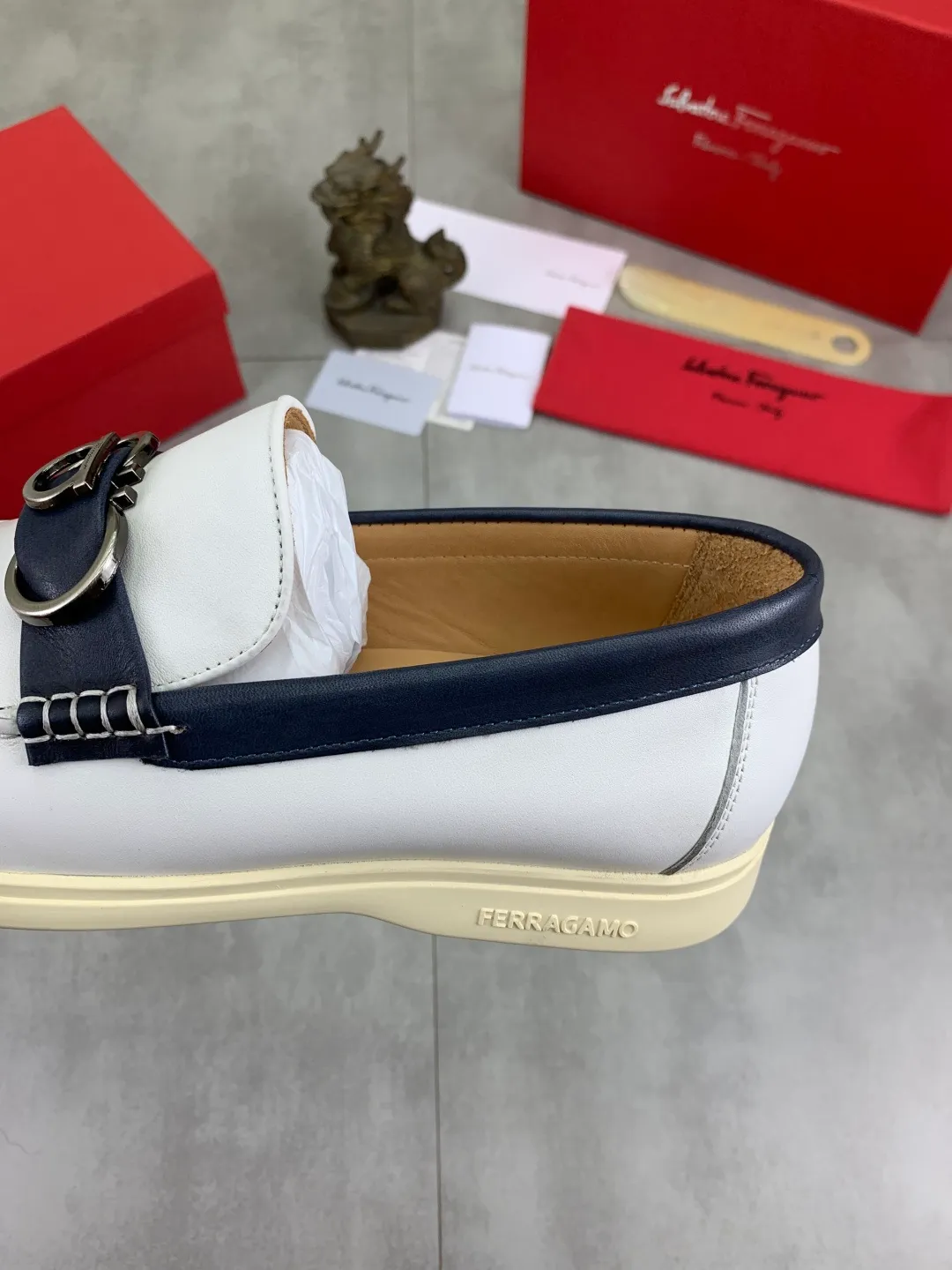 Men's Men's Shoes 💰P580💰[New Style] Water-dyed Niuli 🆘[Salvatore Ferragamo] Ferragamo's latest casual business leather shoes for men! Listed simultaneously! The fabric is made of specially imported original pebbled calfskin, and the lining is made of imported water-dyed cowhide. It is absolutely luxurious and leads the fashion trend. Matching code: 38-44 (45 and 46 can be customized) Black, brown and burgundy colors available